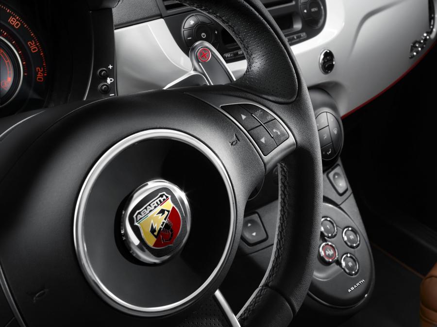  Fiat Abarth 500C 2011 года  (фото 10 из 49)